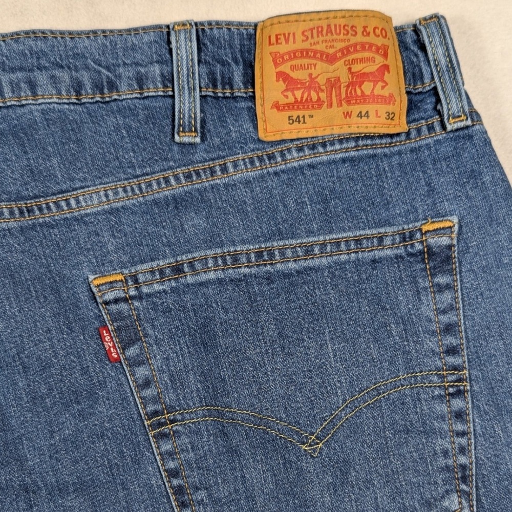 Levis 541 Athletic Taper Mens Blue Jeans W44 Denim Pants